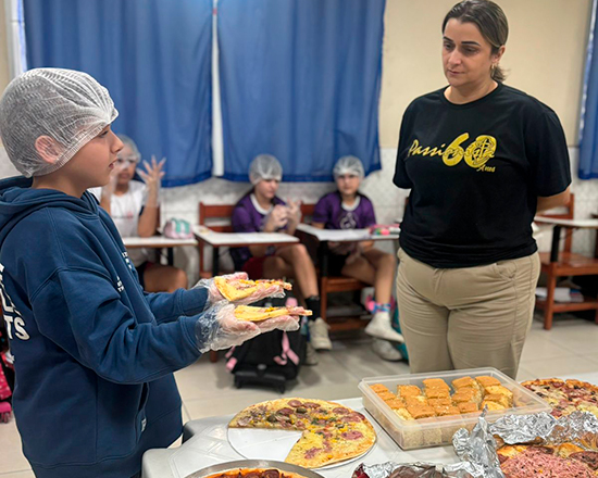 4 Ano - Explorando a Diviso - A partir da leitura da histria Menino Marrom Colgio Passionista Joo XXIII