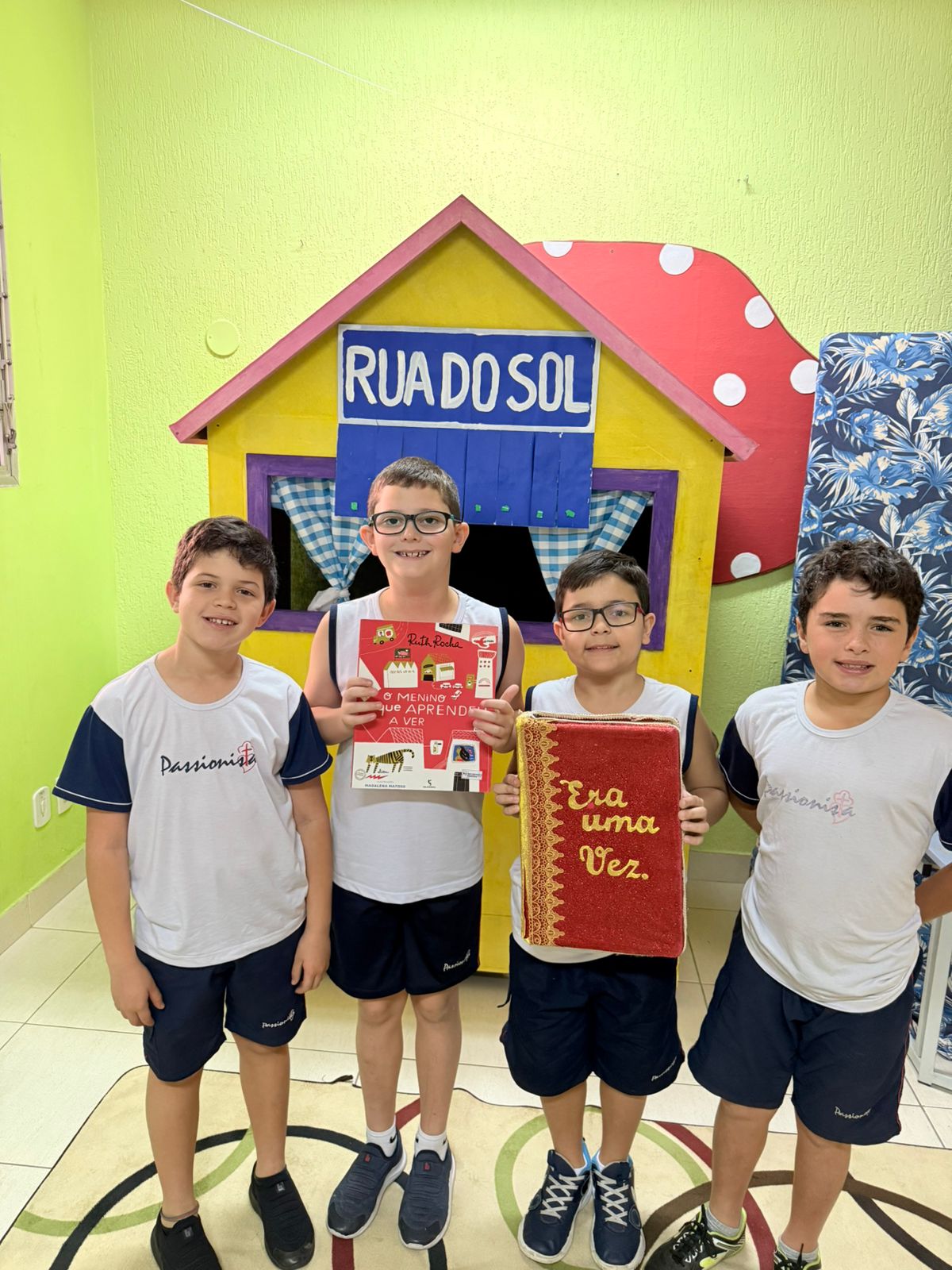 Momentos de leitura na biblioteca, nossos alunos do 3° ano explorando o livro: O menino que aprendeu a ver, de Ruth Rocha, e registrando suas descobertas na ficha literária. Colégio Passionista João XXIII Momentos de leitura na biblioteca, nossos alunos do 3° ano explorando o livro: O menino que aprendeu a ver, de Ruth Rocha, e registrando suas descobertas na ficha literária. Colégio Passionista João XXIII