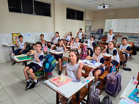 3 Ano - Explorando a Diviso - A partir da leitura da histria Menino Marrom Colgio Passionista Joo XXIII