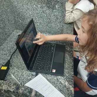 Os alunos do 2º ano C aproveitaram a aula de Informática - Colégio Passionista João XXIII Os alunos do 2º ano C aproveitaram a aula de Informática - Colégio Passionista João XXIII