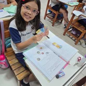 Explorando o Sistema Monetário Brasileiro na Prática - 3º Ano B - Colégio Passionista João XXIII Explorando o Sistema Monetário Brasileiro na Prática - 3º Ano B - Colégio Passionista João XXIII