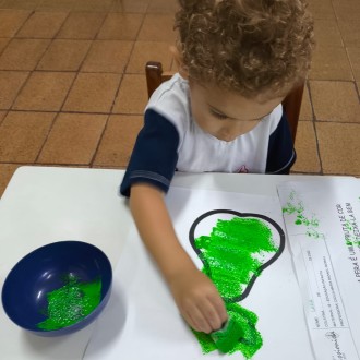 Hoje o Maternal I B pintou utilizando a técnica da Bruchinha - Colégio Passionista João XXIII Hoje o Maternal I B pintou utilizando a técnica da Bruchinha - Colégio Passionista João XXIII